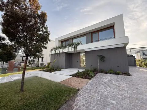 Hermosa casa en venta A Estrenar con detalles de calidad - 4 dormitorios