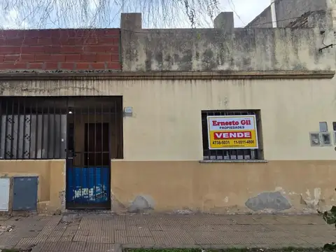 Casa 3 ambientes con fondo libre