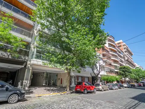 Piso - 260 m2 - 2 cocheras - Parrilla y terraza propia.-