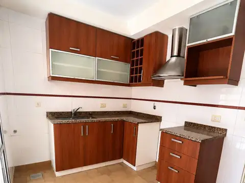 Casa en Alquiler con 1 cochera