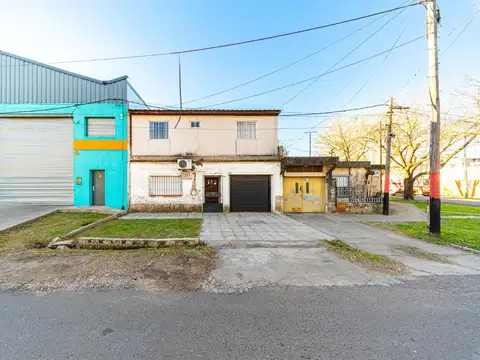 Venta casa 4 dormitorios barrio alvear con cochera
