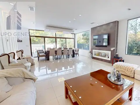Casa en Venta con 2 cocheras