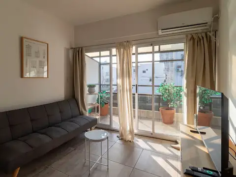 Alquiler temporal, balcón frente Av Sta. Fé