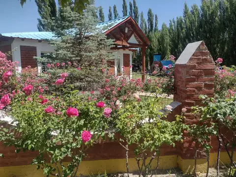 Casa 9 ambientes con 2 baños