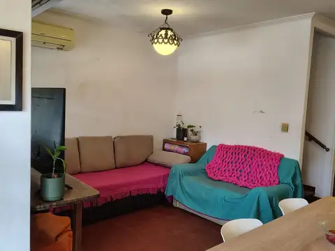 Depto Tipo Casa 4 ambientes con 2 baños