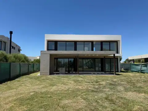 VENTA CASA A TEREMINAR BARRIO SAN ELISEO, CANNING