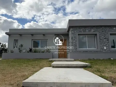 Casa en venta Moderna de 5 ambientes. Barrio Santa Sofia. Pilar 100