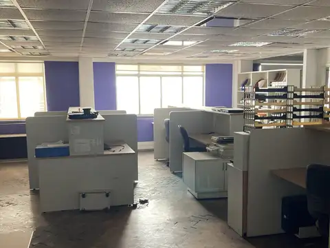 VENTA – OFICINA EN PRIMER PISO – PLANTA LIBRE   DIVISIONES – COCINA Y 2 BAÑOS - SAN NICOLAS