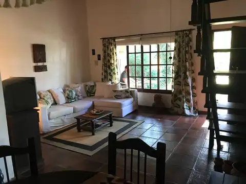 Casa 7 ambientes con 1 baño