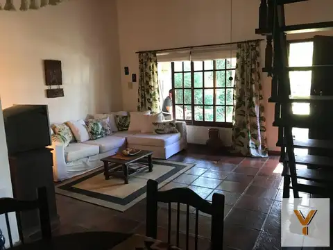 Casa 7 ambientes con 1 baño