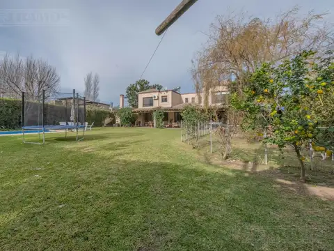 Casa 7 ambientes con 4 baños