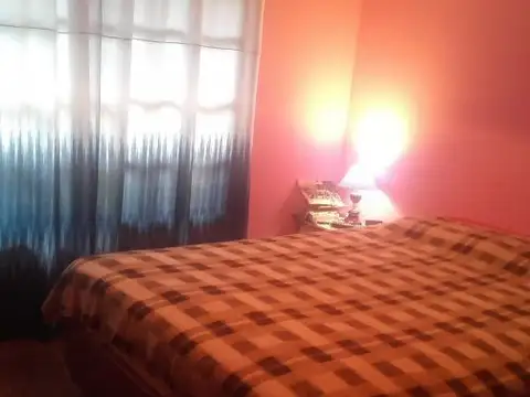 Chalet en 2 plantas sobre lote de 20 x 35