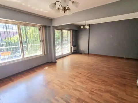 VENTA PH 4 AMBIENTES - PATIO y TERRAZA - primer piso por escalera en Barracas