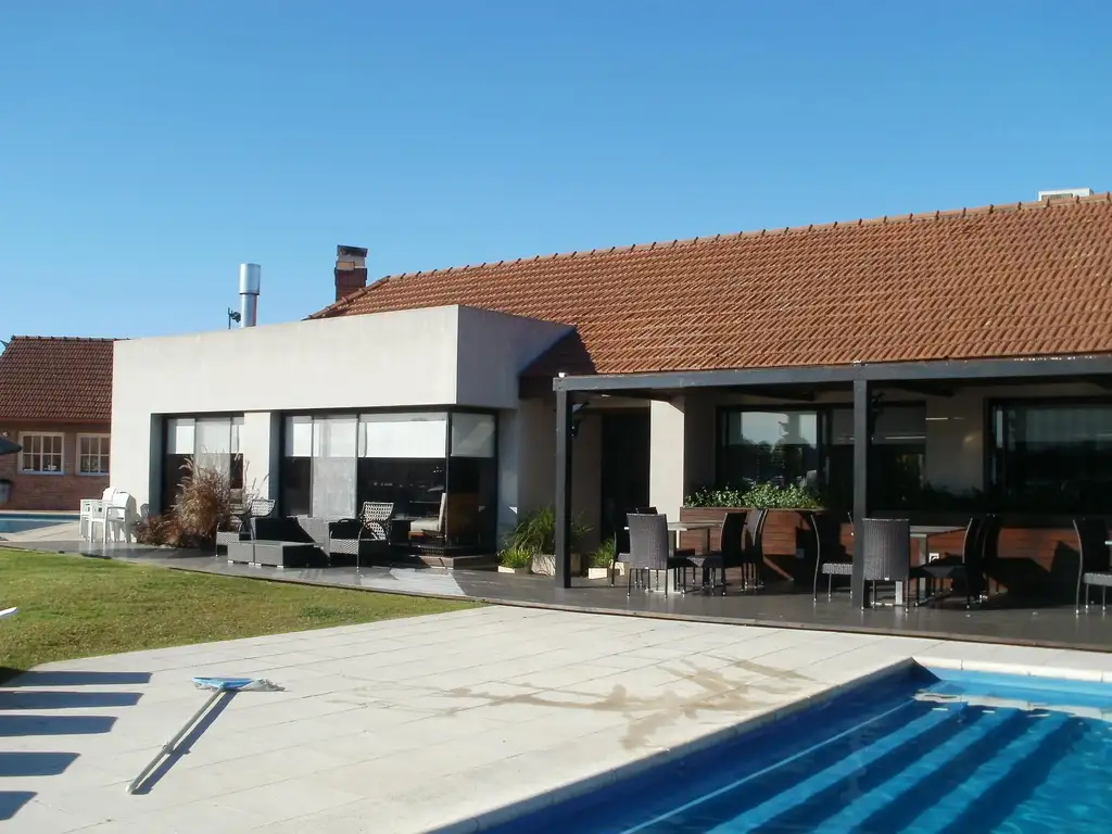 Áreas comunes piscina, club-house en Bahia del Sol