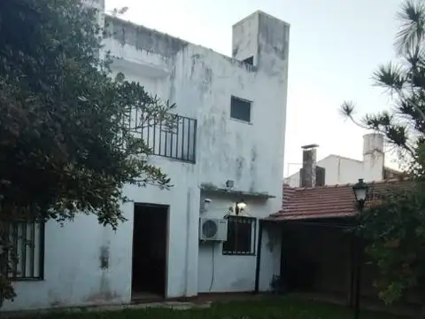 Solida propiedad en dos plantas.