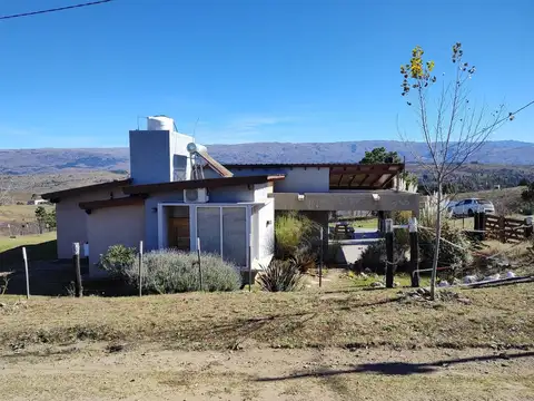 CASA 3 DORM + 4 CASAS DE 1 DORM AMOBLADAS