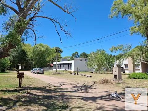 Los Cedros e/ Las Madreselvas y Los Malvones