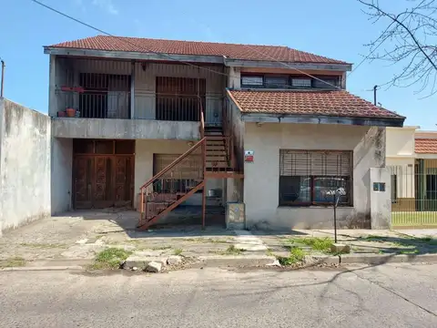 VENTA CASA MULTIFAMILIAR 3 JARDIN PILETA QUILMES