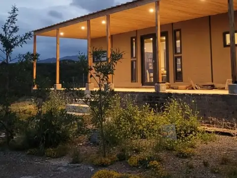 VENTA CABAÑA A ESTRENAR FRENTE AL DIQU POTRERILLOS