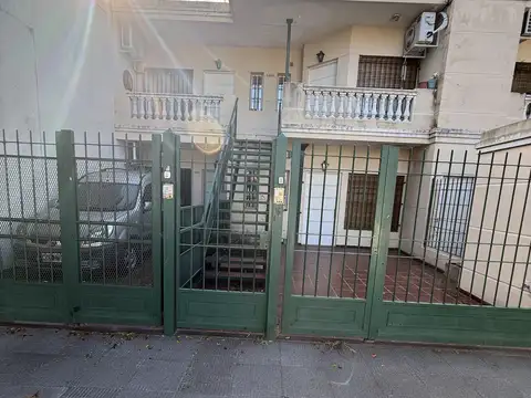 PH 2 ambientes Amplios con Cochera y Patio.SIN EXPENSAS