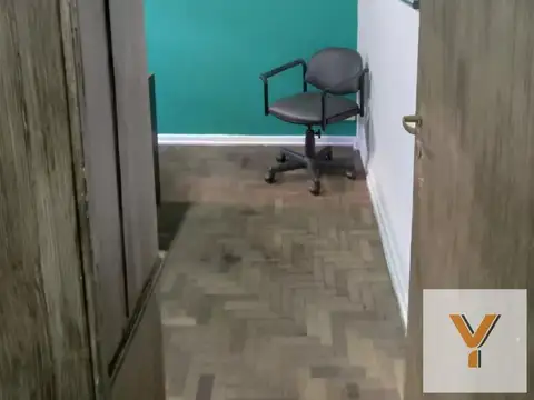 Oficina 3 ambientes con 4 baños
