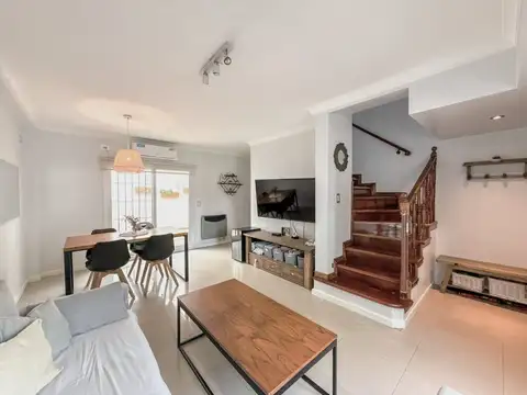Casa 4 ambientes con 2 baños