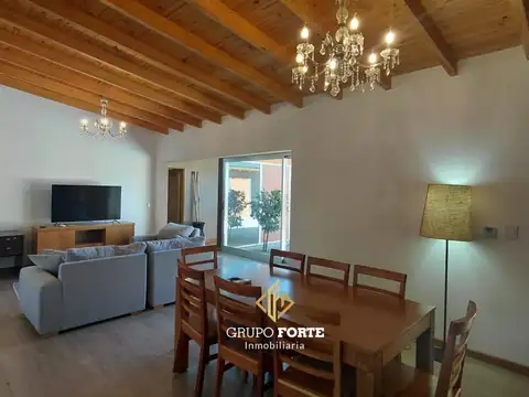 Casa en Venta con 3 cocheras