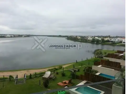 Departamento en Alquiler con 2 cocheras