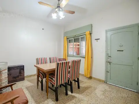 En Venta Casa 3 ambientes en una planta, con terraza, cochera y local en esquina, Apta a Credito!
