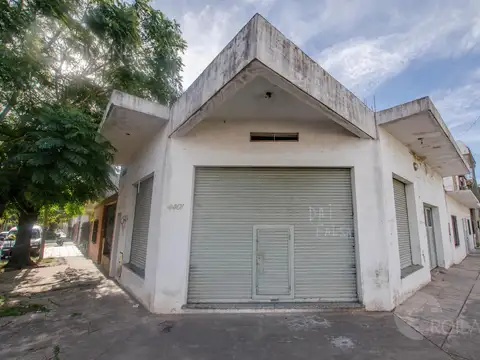 En Venta Casa 3 ambientes en una planta, con terraza, cochera y local en esquina, Apta a Credito!