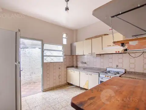En Venta Casa 3 ambientes en una planta, con terraza, cochera y local en esquina, Apta a Credito!