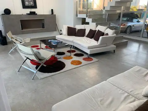 Casa 4 ambientes con 4 baños