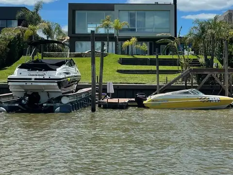 Casa en Venta Barrio San Benito Complejo Nautico Villanueva