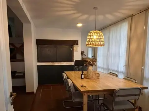 Casa en Alquiler con 4 cocheras