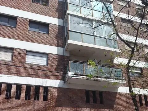 ALQUILER de 4 ambientes con balcón