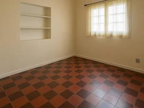 Casa 5 ambientes con 1 baño