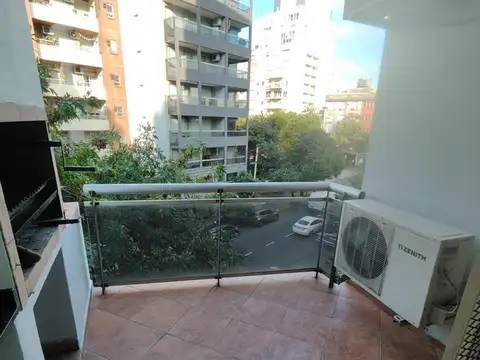 Venta 3 ambientes. Apto credito. Balcón, parrilla. Cochera. Amenities. Cordoba al 6500. Colegiales