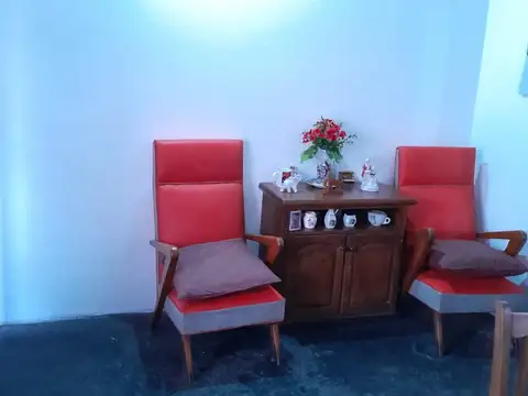 CASA TIPO PH. TRES AMBIENTES AL FRENTE CON PATIO