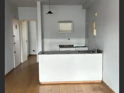 2 AMBIENTES SEMI PISO AL FRENTE CON BALCON Y AMENITIES