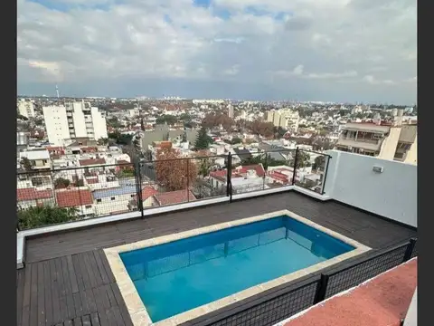 2 AMBIENTES SEMI PISO AL FRENTE CON BALCON Y AMENITIES