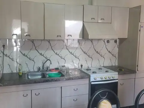 Casa 6 ambientes con 2 baños