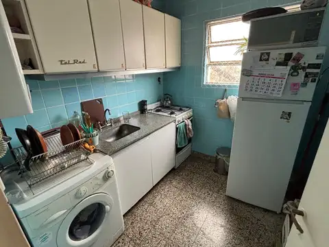 DEPARTARTAMENTO AL FENTE CON BALCON  - 2 AMB - BAJAS EXPENSAS