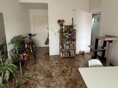 DEPARTARTAMENTO AL FENTE CON BALCON  - 2 AMB - BAJAS EXPENSAS