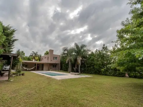 VENTA CASA FUNES 4 DORMITORIOS, PILETA Y QUINCHO