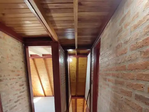 Casa Alpina sobre lote de 1700m2 Fco Alvarez