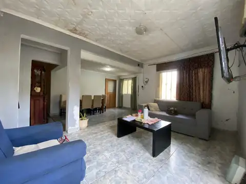 Casa 5 ambientes con 1 baño