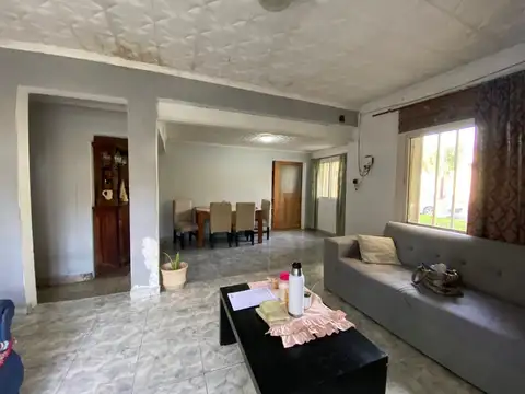CASA EN VENTA 3 DORM. EN ZONA SUR DE SANTA FE