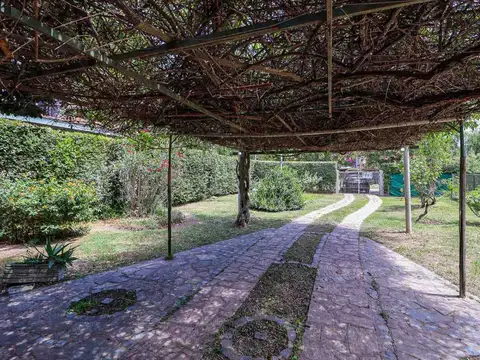 Casa en Venta con 3 cocheras