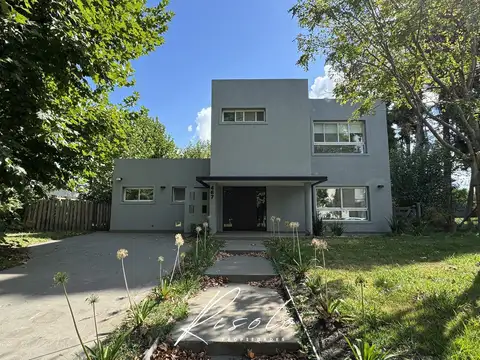 Casa Venta 3 dormitorios, amplio living. arboles. Barrio Cerrado, Escobar