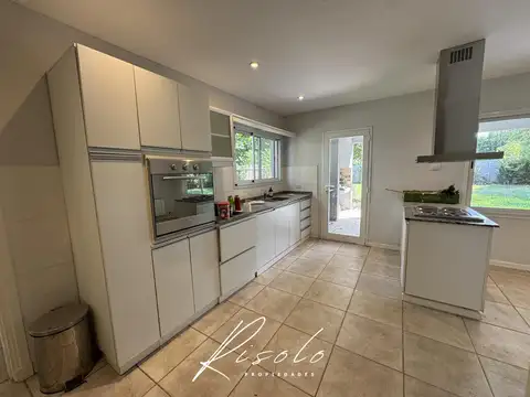 Casa en Venta con 4 cocheras